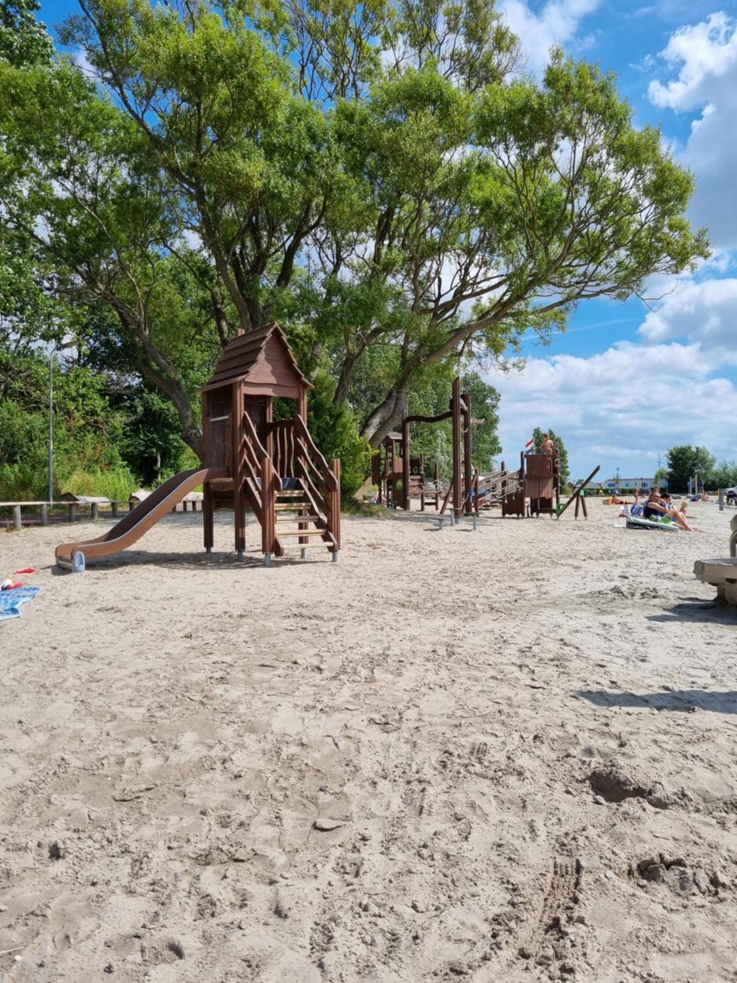 Camping De Tulpenweide Lege Kampeerplaats, Lege Plaats Op Het Gras Zonder Bed Breezand Zewnętrze zdjęcie