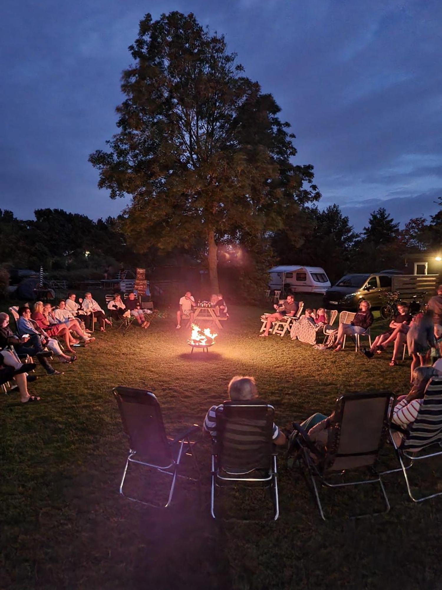 Camping De Tulpenweide Lege Kampeerplaats, Lege Plaats Op Het Gras Zonder Bed Breezand Zewnętrze zdjęcie