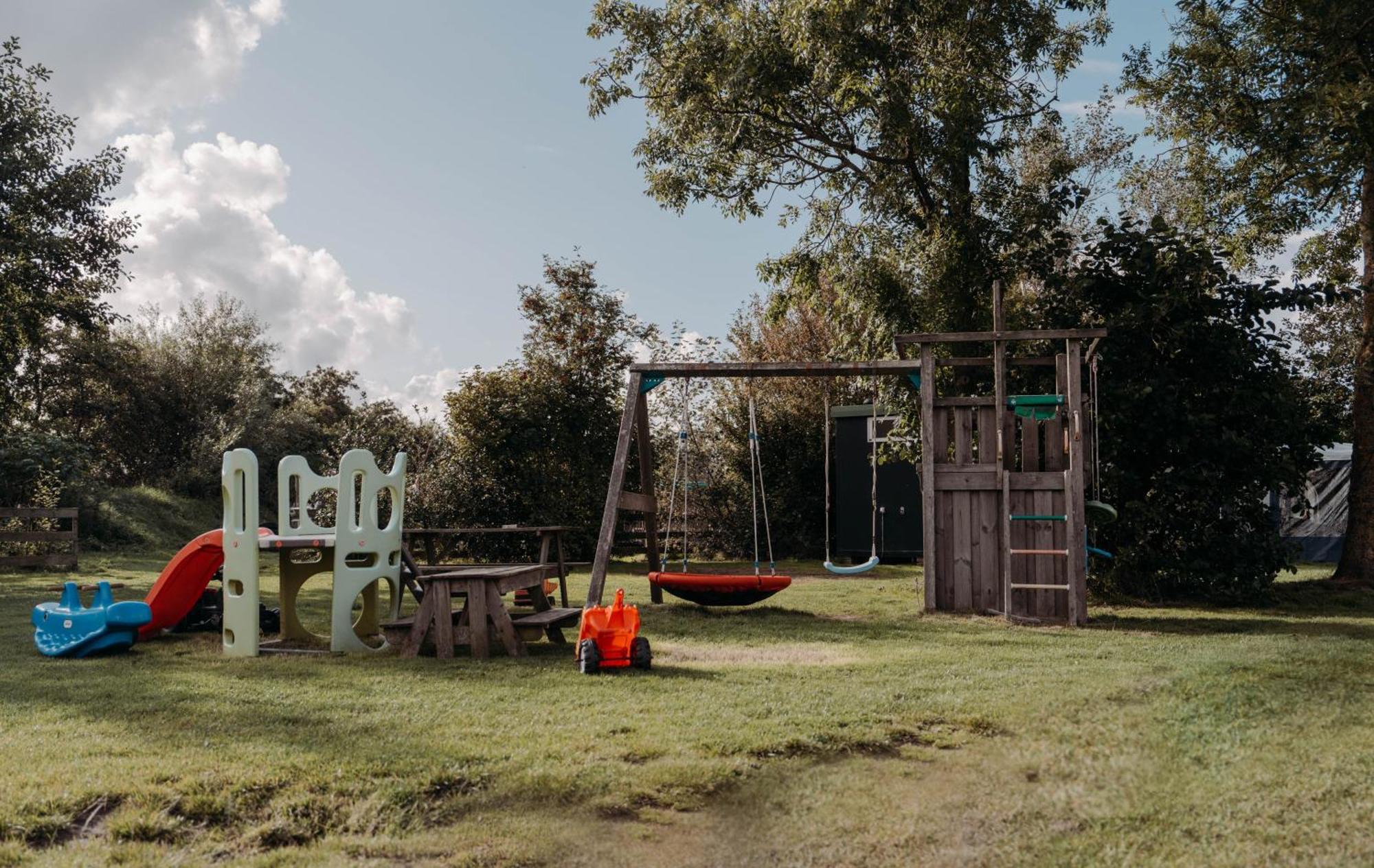 Camping De Tulpenweide Lege Kampeerplaats, Lege Plaats Op Het Gras Zonder Bed Breezand Zewnętrze zdjęcie