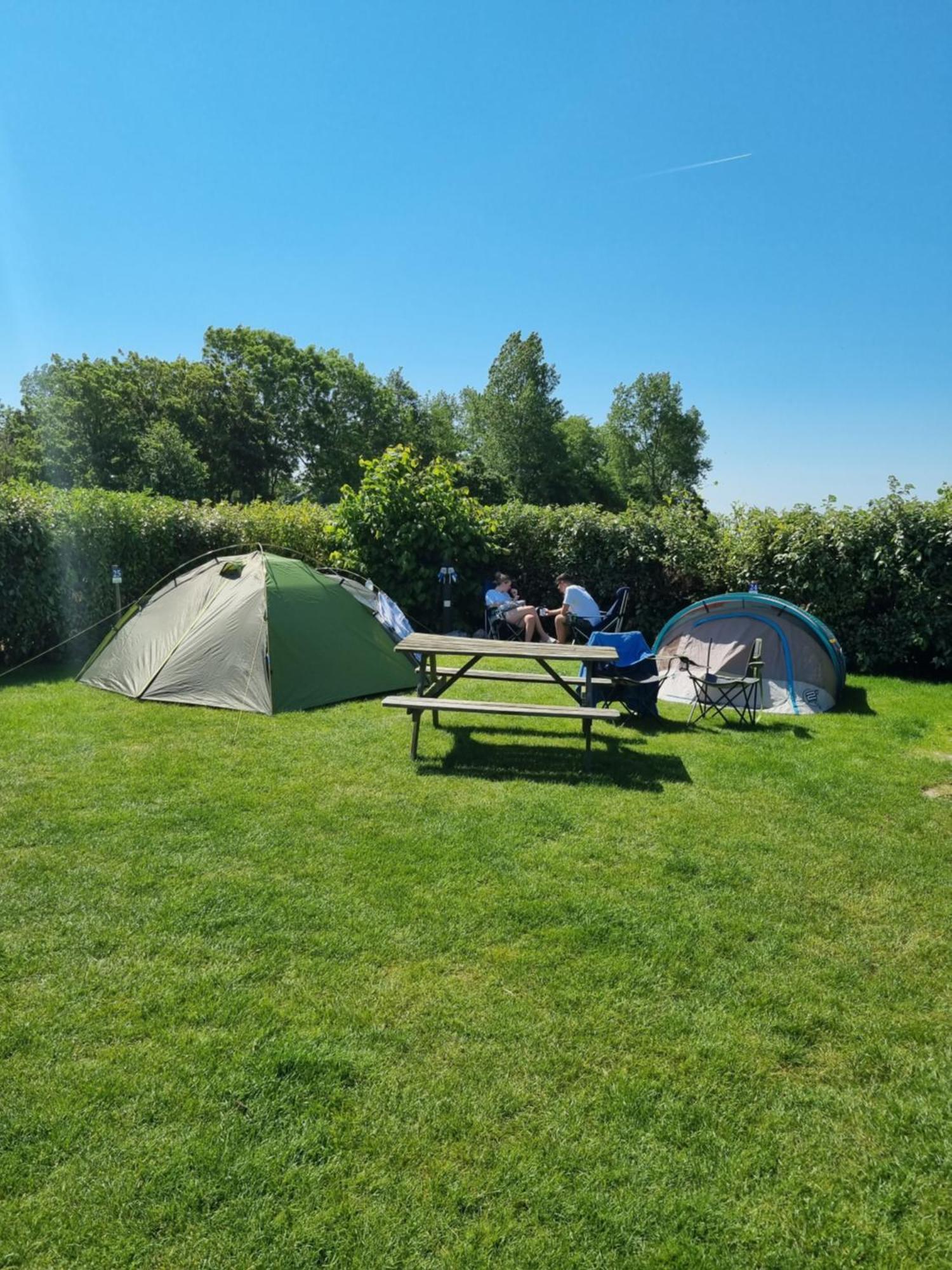 Camping De Tulpenweide Lege Kampeerplaats, Lege Plaats Op Het Gras Zonder Bed Breezand Zewnętrze zdjęcie