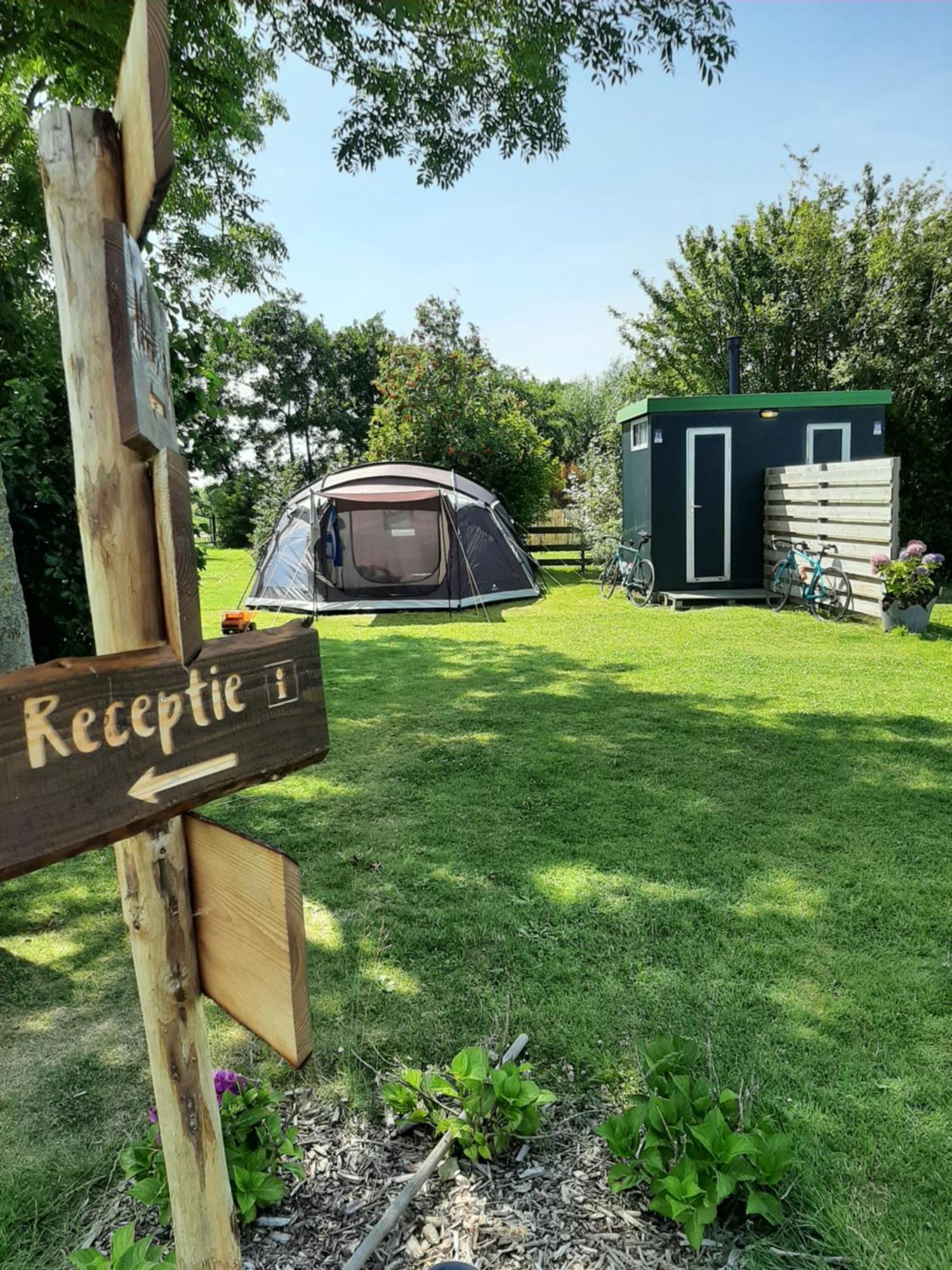 Camping De Tulpenweide Lege Kampeerplaats, Lege Plaats Op Het Gras Zonder Bed Breezand Pokój zdjęcie