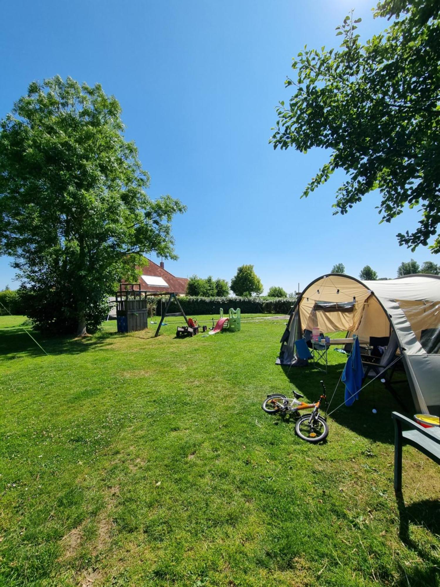 Camping De Tulpenweide Lege Kampeerplaats, Lege Plaats Op Het Gras Zonder Bed Breezand Pokój zdjęcie