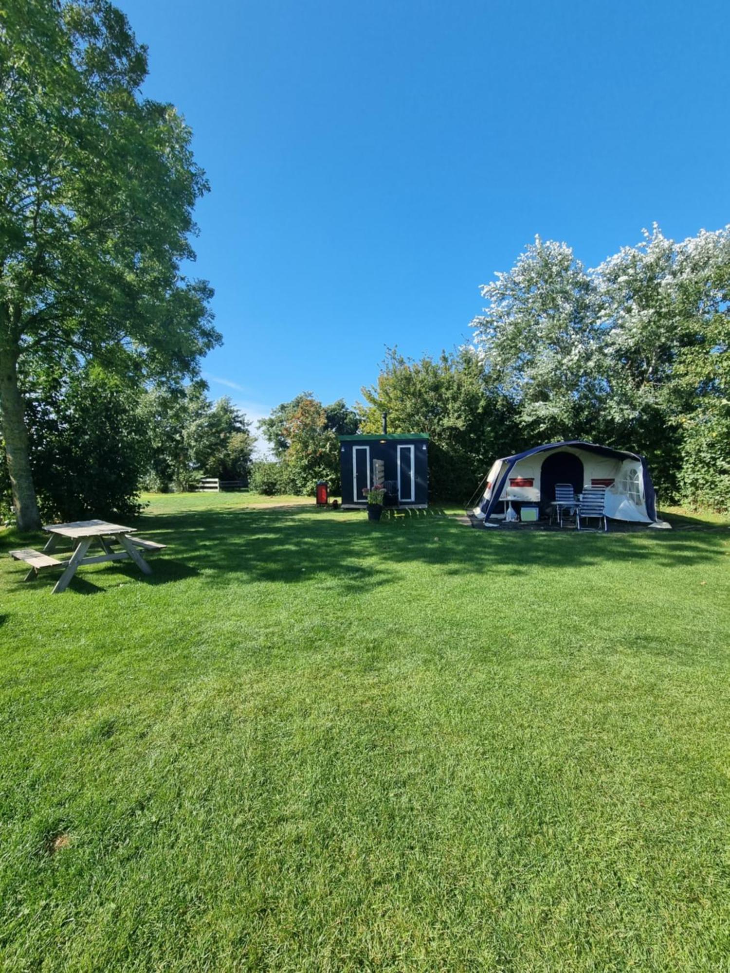 Camping De Tulpenweide Lege Kampeerplaats, Lege Plaats Op Het Gras Zonder Bed Breezand Pokój zdjęcie