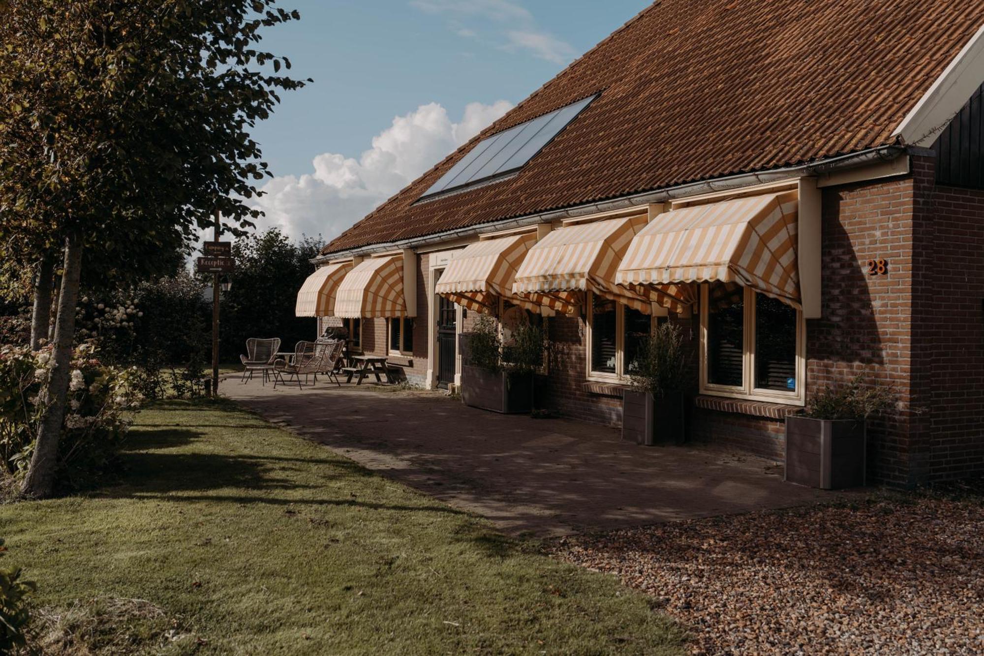 Camping De Tulpenweide Lege Kampeerplaats, Lege Plaats Op Het Gras Zonder Bed Breezand Zewnętrze zdjęcie